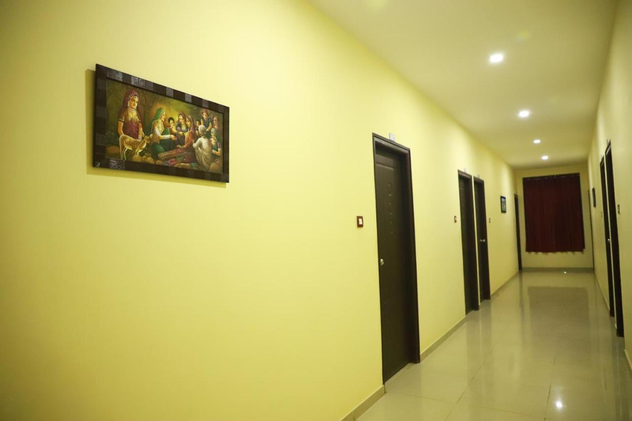 Megha Residency Hotel Haveri Ngoại thất bức ảnh