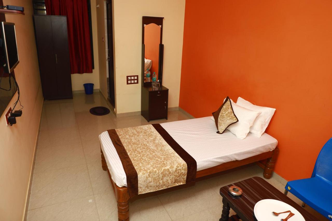 Megha Residency Hotel Haveri Ngoại thất bức ảnh