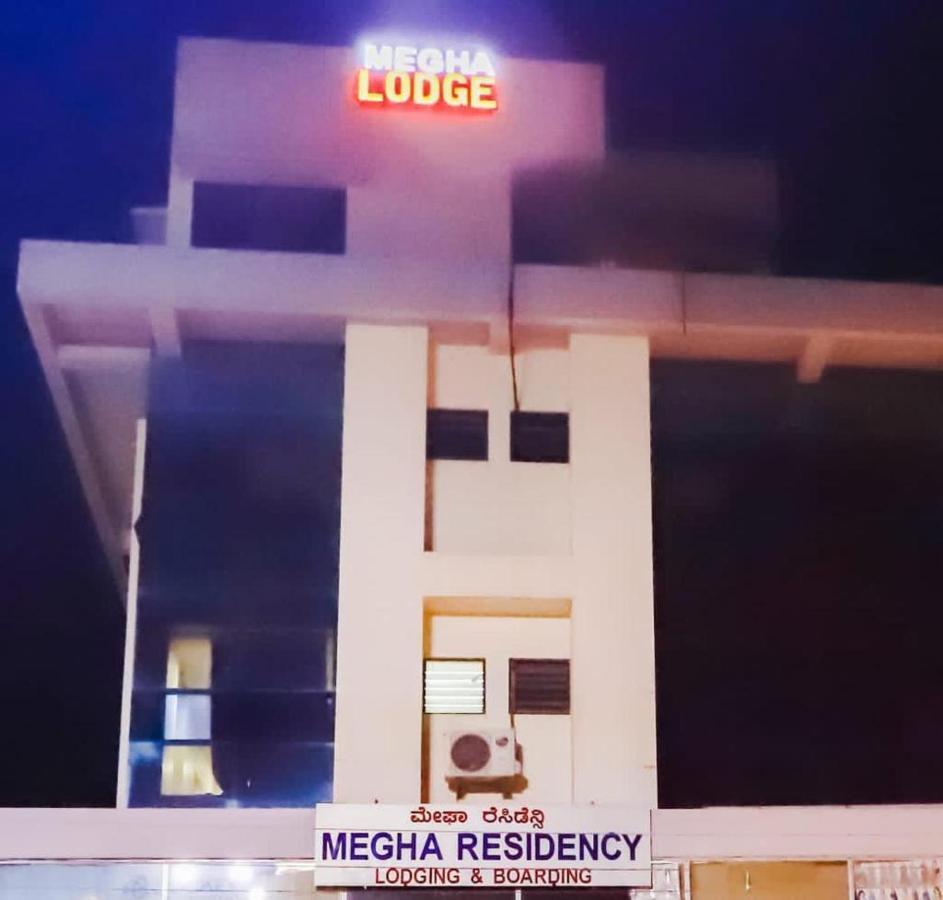 Megha Residency Hotel Haveri Ngoại thất bức ảnh